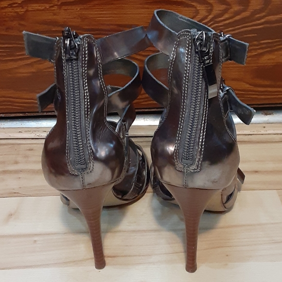 MARC FISHER MIRRORED STRAPPY SANDALS - Picture 3 of 4